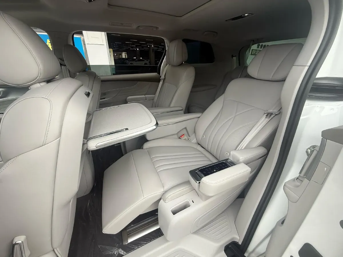 2025 Roewe iMAX8 1.5T 150HP L4 1DHT PHEV 24.7KWH,autocango,china used car exporter,china ev exporter,chinese used car exporter,chinese used ev exporter