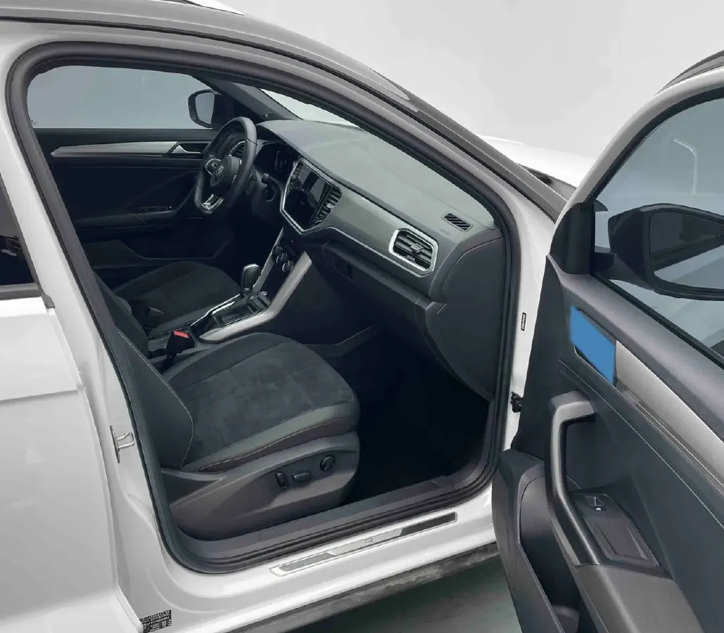 2022 Volkswagen T-Roc 1.4T 150HP L4 7DCT,autocango,china used car exporter,china ev exporter,chinese used car exporter,chinese used ev exporter