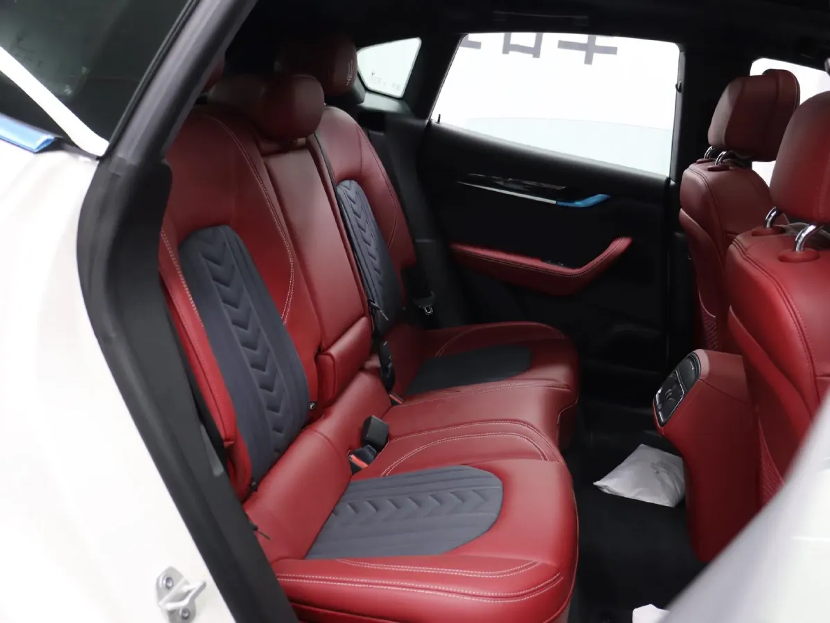 2023 Alfa Romeo Giulia 2.9T 520HP V6 8AT,autocango,china used car exporter,china ev exporter,chinese used car exporter,chinese used ev exporter