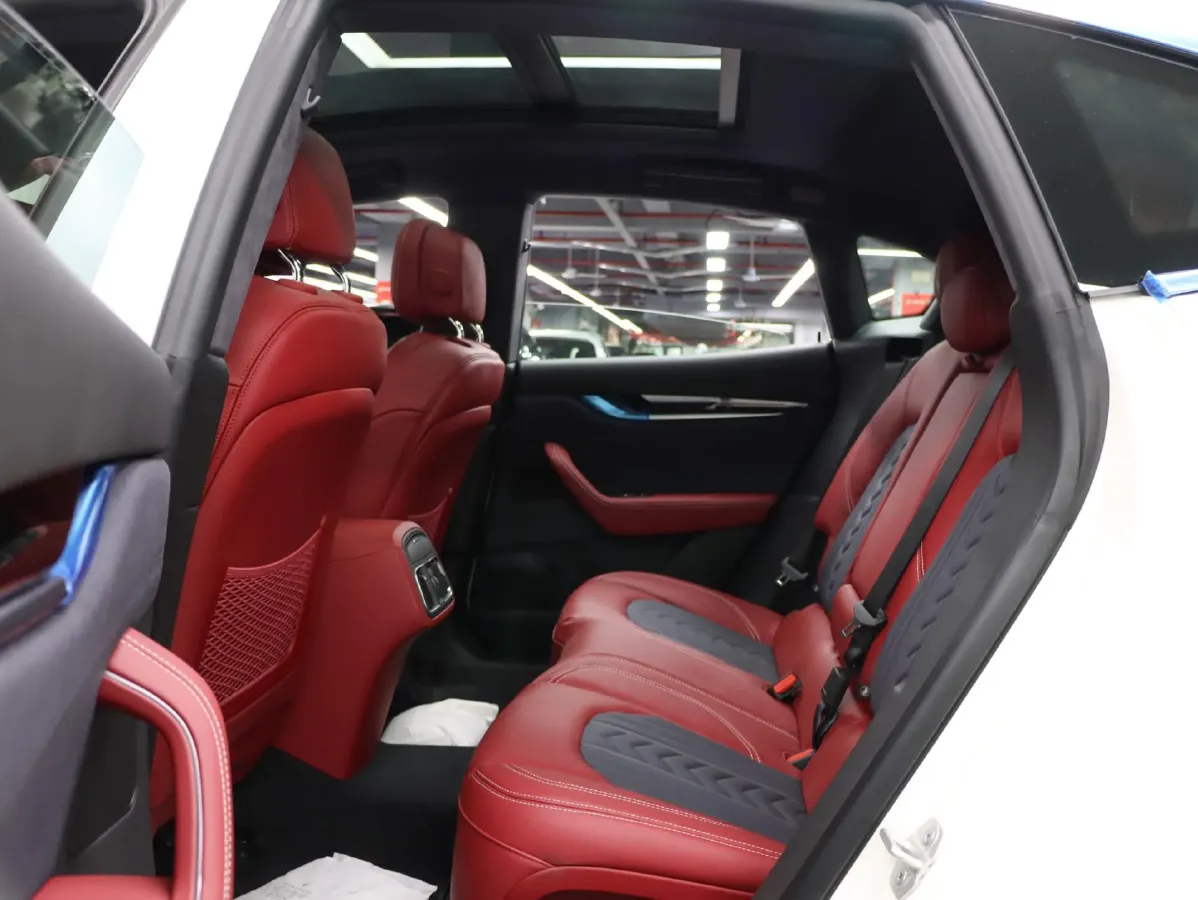 2023 Alfa Romeo Giulia 2.9T 520HP V6 8AT,autocango,china used car exporter,china ev exporter,chinese used car exporter,chinese used ev exporter