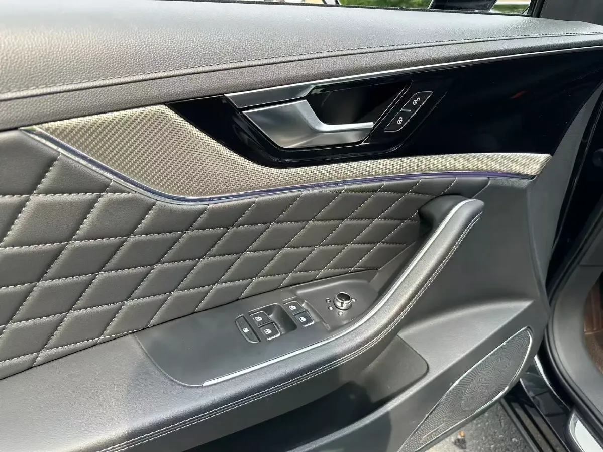 2019 HongQi HS5 2.0T 224HP L4 6AT,autocango,china used car exporter,china ev exporter,chinese used car exporter,chinese used ev exporter