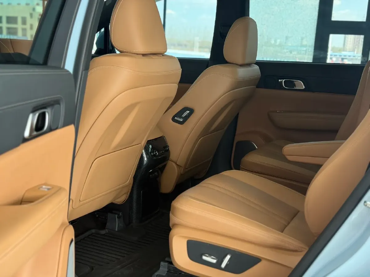 2020 Li ONE Range Extended 131HP REEV 40.5KWH,autocango,china used car exporter,china ev exporter,chinese used car exporter,chinese used ev exporter