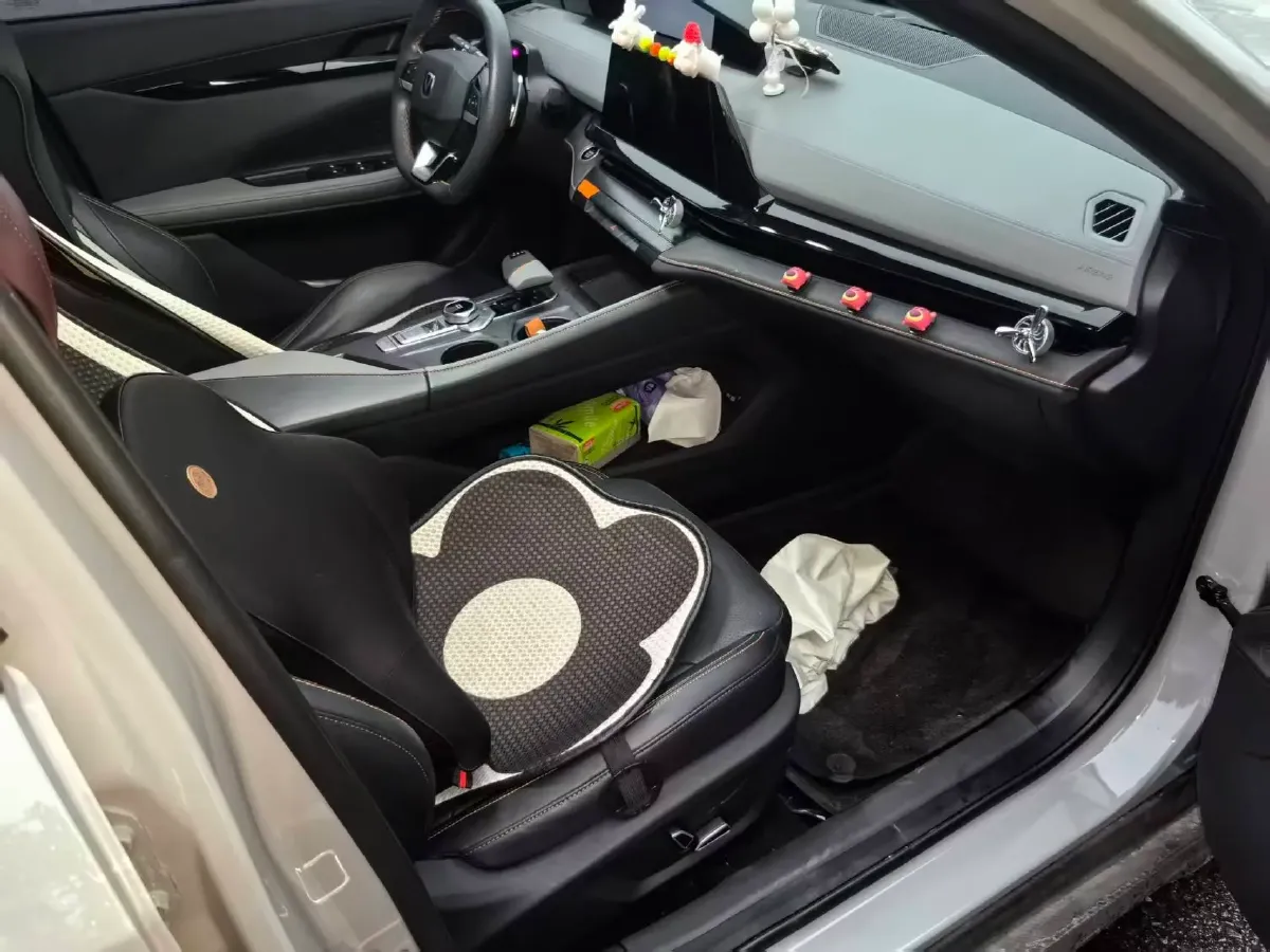 2022 ChangAn UNI-V 1.5T 188HP L4 7DCT,autocango,china used car exporter,china ev exporter,chinese used car exporter,chinese used ev exporter