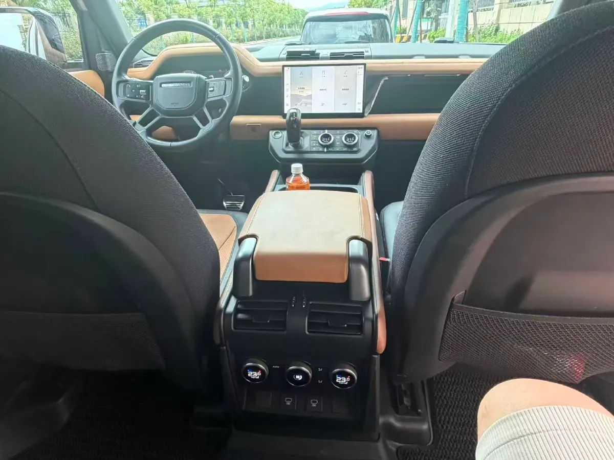 2023 Land Rover Defender 3.0T 400HP L6 8AT,autocango,china used car exporter,china ev exporter,chinese used car exporter,chinese used ev exporter