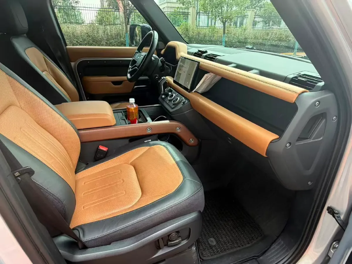 2023 Land Rover Defender 3.0T 400HP L6 8AT,autocango,china used car exporter,china ev exporter,chinese used car exporter,chinese used ev exporter