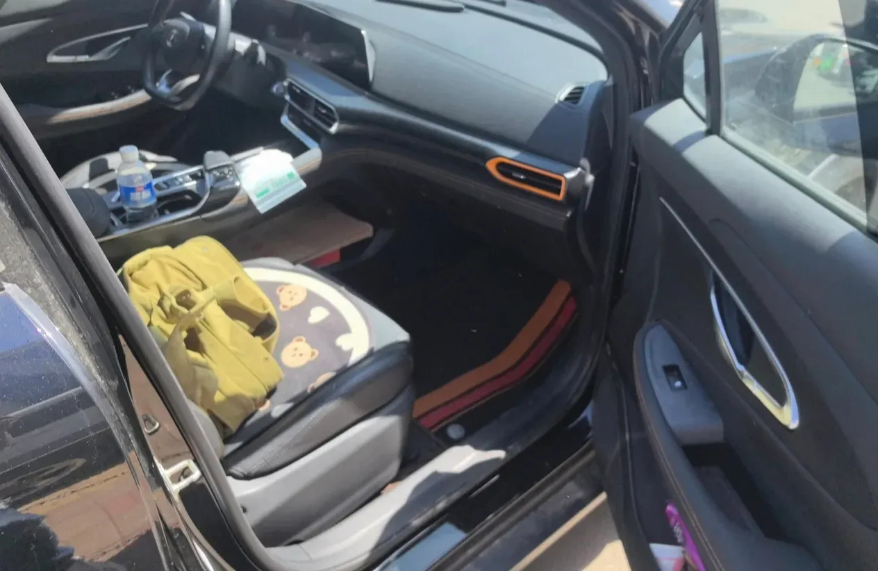 2022 ChangAn UNI-T 1.5T 188HP L4 7DCT,autocango,china used car exporter,china ev exporter,chinese used car exporter,chinese used ev exporter