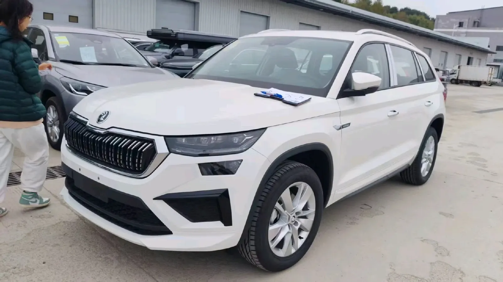 2025 Skoda Kodiak 2.0T 186HP L4 7DCT,autocango,china used car exporter,china ev exporter,chinese used car exporter,chinese used ev exporter
