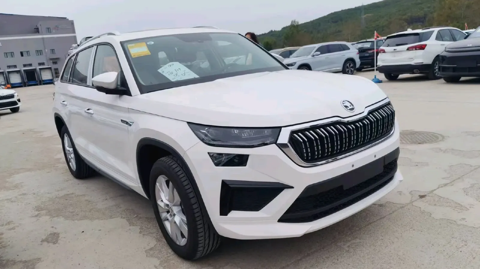 2025 Skoda Kodiak 2.0T 186HP L4 7DCT,autocango,china used car exporter,china ev exporter,chinese used car exporter,chinese used ev exporter