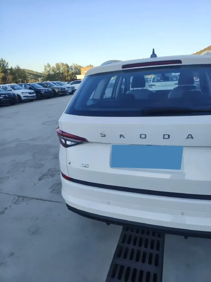 2025 Skoda Kodiak 2.0T 186HP L4 7DCT,autocango,china used car exporter,china ev exporter,chinese used car exporter,chinese used ev exporter