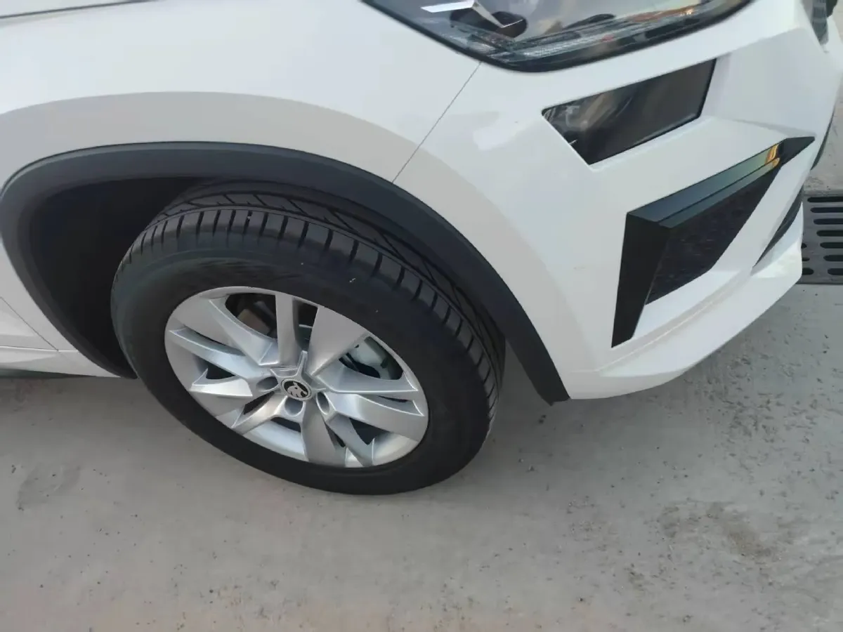 2025 Skoda Kodiak 2.0T 186HP L4 7DCT,autocango,china used car exporter,china ev exporter,chinese used car exporter,chinese used ev exporter