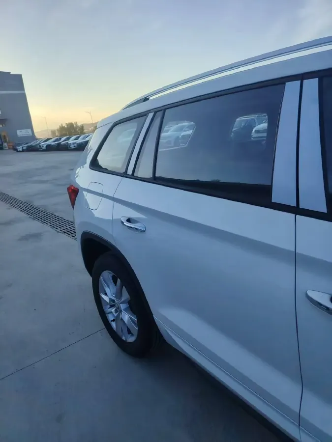 2025 Skoda Kodiak 2.0T 186HP L4 7DCT,autocango,china used car exporter,china ev exporter,chinese used car exporter,chinese used ev exporter