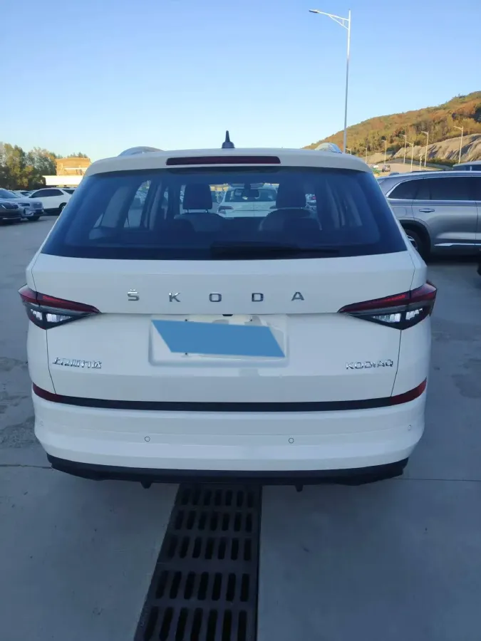 2025 Skoda Kodiak 2.0T 186HP L4 7DCT,autocango,china used car exporter,china ev exporter,chinese used car exporter,chinese used ev exporter
