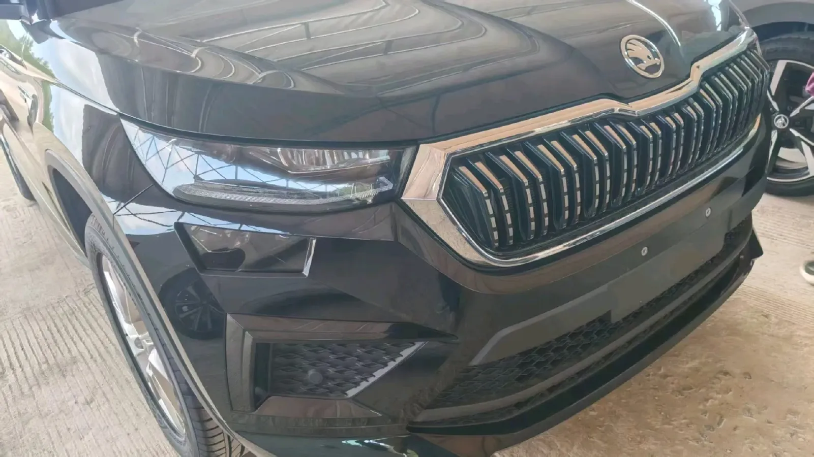 2025 Skoda Kodiak 2.0T 186HP L4 7DCT,autocango,china used car exporter,china ev exporter,chinese used car exporter,chinese used ev exporter