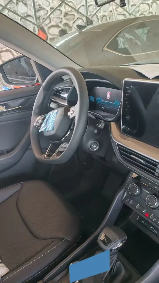 2025 Skoda Kodiak 2.0T 186HP L4 7DCT,autocango,china used car exporter,china ev exporter,chinese used car exporter,chinese used ev exporter