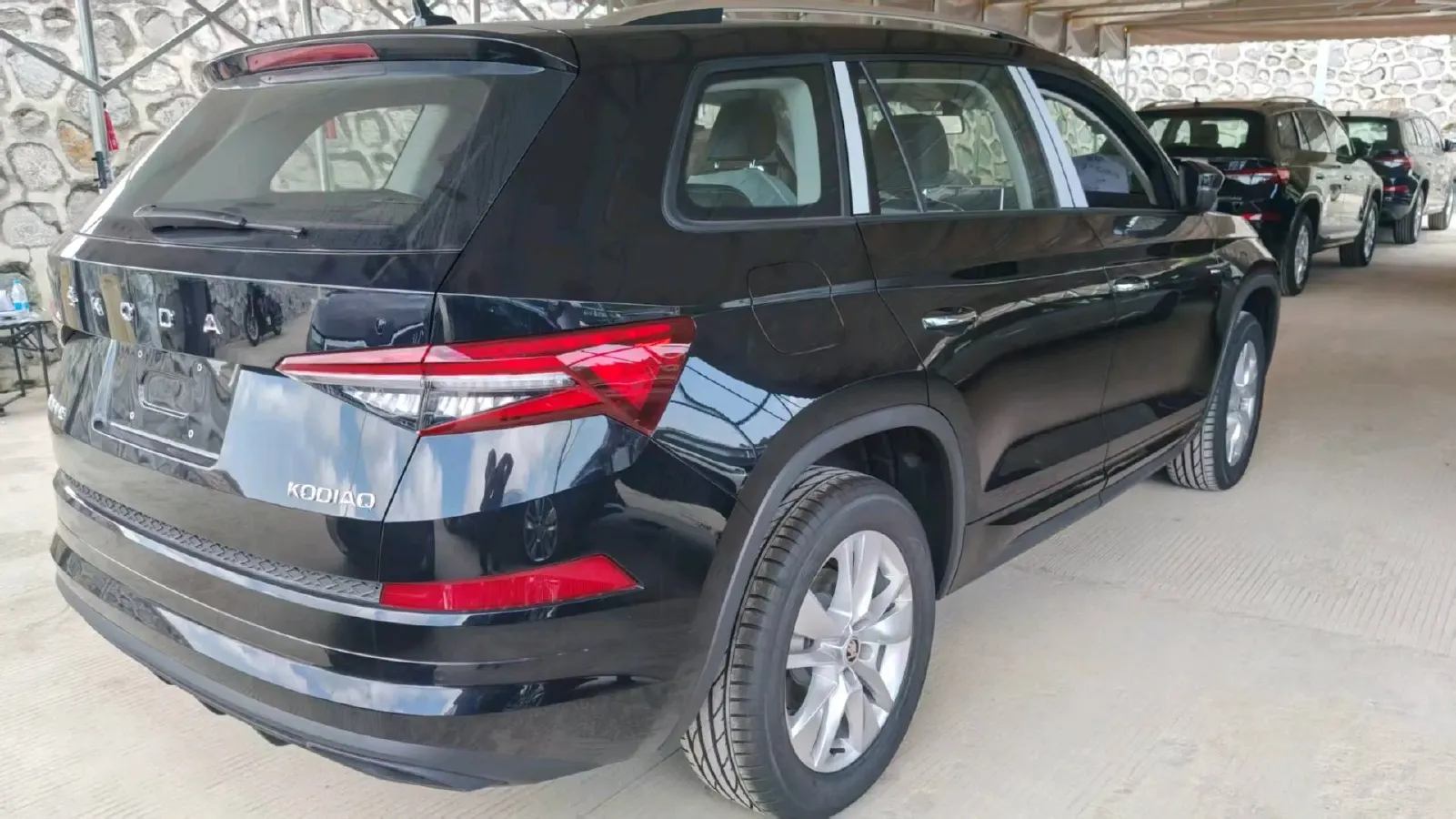 2025 Skoda Kodiak 2.0T 186HP L4 7DCT,autocango,china used car exporter,china ev exporter,chinese used car exporter,chinese used ev exporter