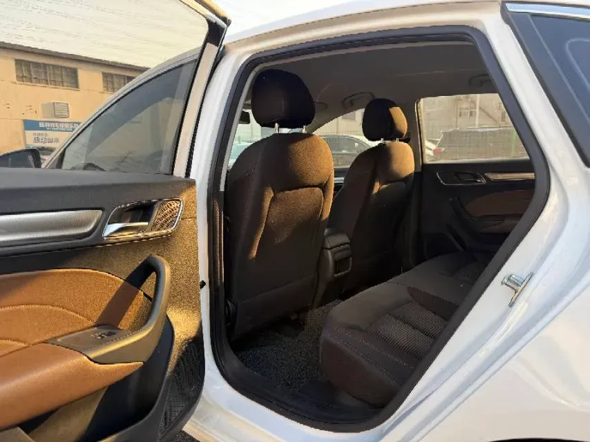 2020 Roewe i6 1.5T 169HP L4 7DCT,autocango,china used car exporter,china ev exporter,chinese used car exporter,chinese used ev exporter