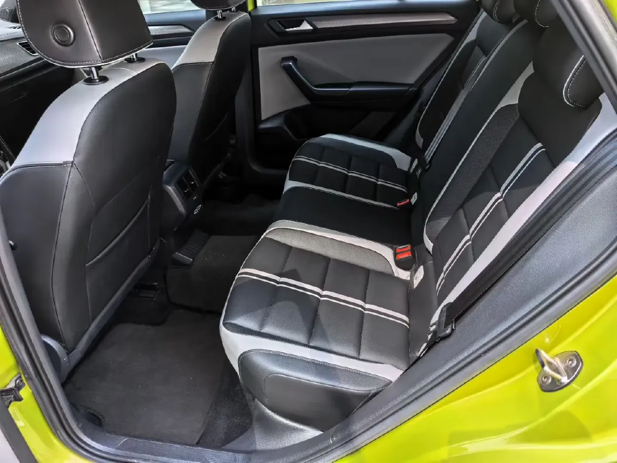 2023 Volkswagen T-Roc 1.5T 160HP L4 7DCT,autocango,china used car exporter,china ev exporter,chinese used car exporter,chinese used ev exporter