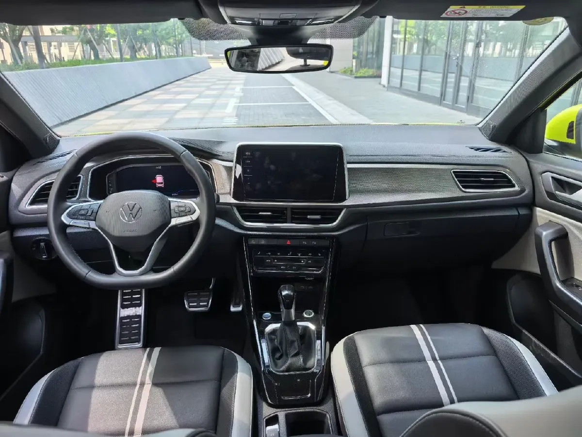 2023 Volkswagen T-Roc 1.5T 160HP L4 7DCT,autocango,china used car exporter,china ev exporter,chinese used car exporter,chinese used ev exporter