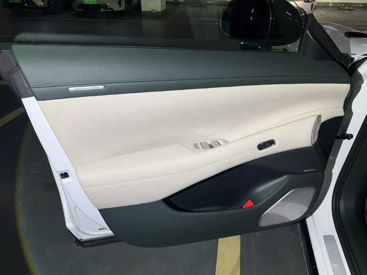 2025 MI YU7 BEV 101.7KWH,autocango,china used car exporter,china ev exporter,chinese used car exporter,chinese used ev exporter