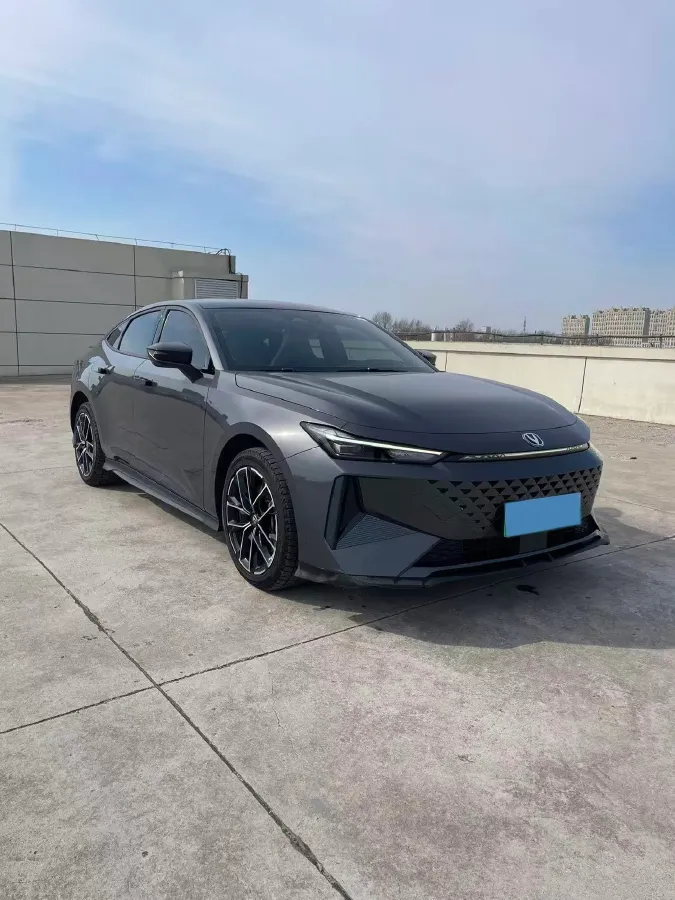 2024 ChangAn UNI-V iDD 1.5L 110HP L4 E-CVT PHEV 18.99KWH,autocango,china used car exporter,china ev exporter,chinese used car exporter,chinese used ev exporter