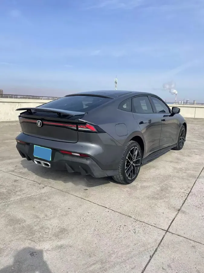 2024 ChangAn UNI-V iDD 1.5L 110HP L4 E-CVT PHEV 18.99KWH,autocango,china used car exporter,china ev exporter,chinese used car exporter,chinese used ev exporter