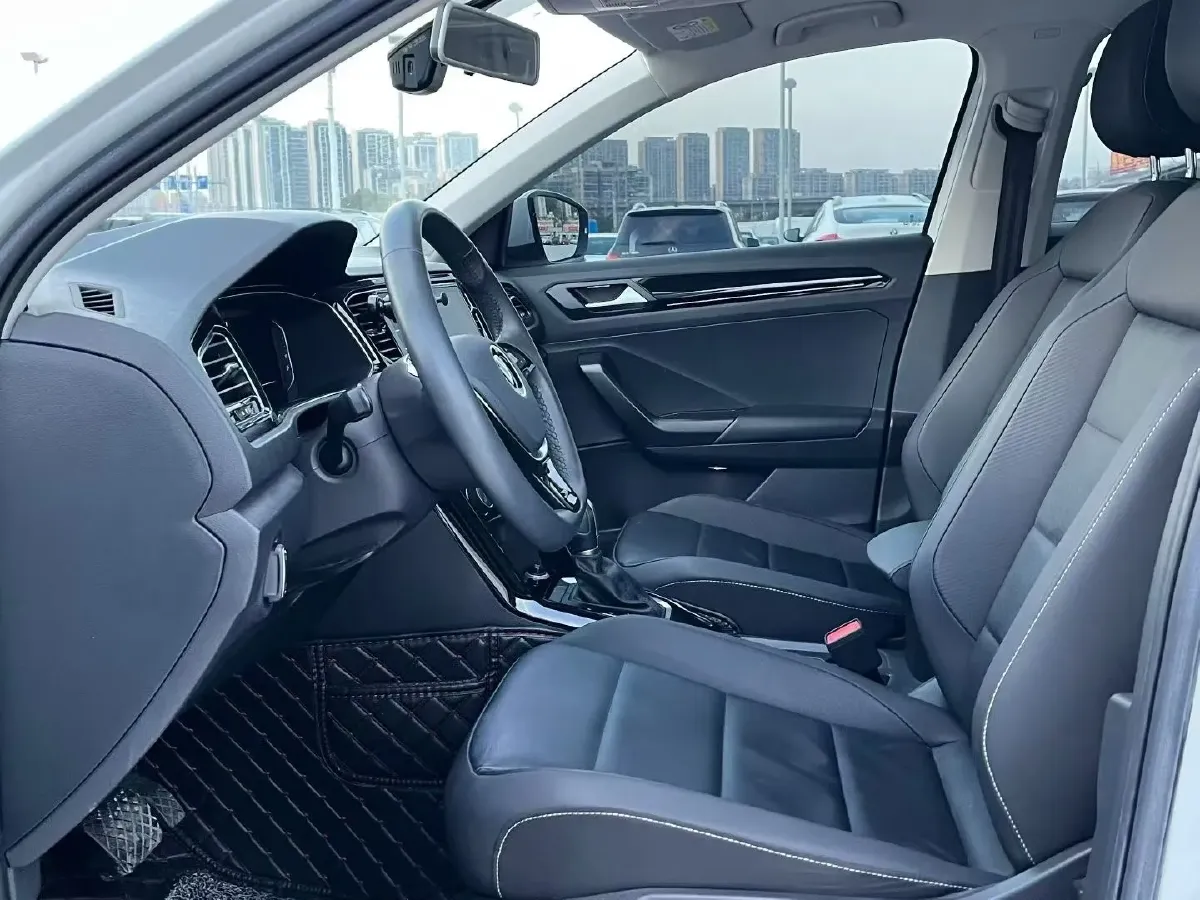 2021 Volkswagen T-Roc 1.4T 150HP L4 7DCT,autocango,china used car exporter,china ev exporter,chinese used car exporter,chinese used ev exporter