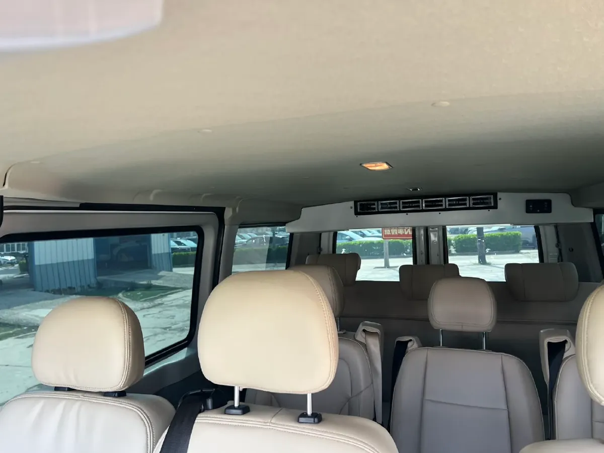 2021 MAXUS XinTu V80 2.0T 139HP L4 6MT,autocango,china used car exporter,china ev exporter,chinese used car exporter,chinese used ev exporter