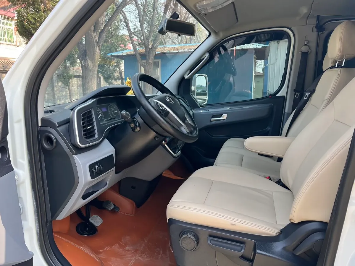 2021 MAXUS XinTu V80 2.0T 139HP L4 6MT,autocango,china used car exporter,china ev exporter,chinese used car exporter,chinese used ev exporter