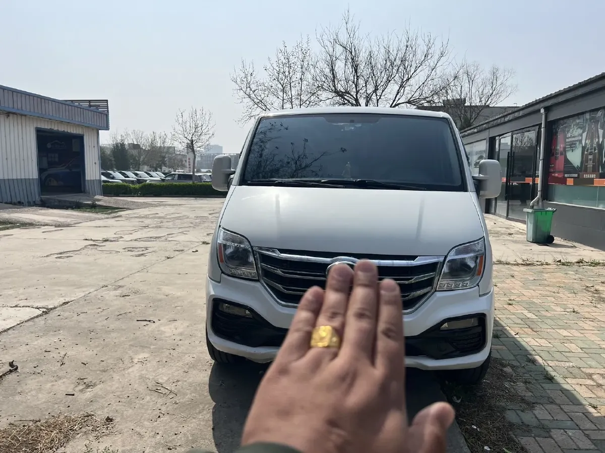 2021 MAXUS XinTu V80 2.0T 139HP L4 6MT,autocango,china used car exporter,china ev exporter,chinese used car exporter,chinese used ev exporter