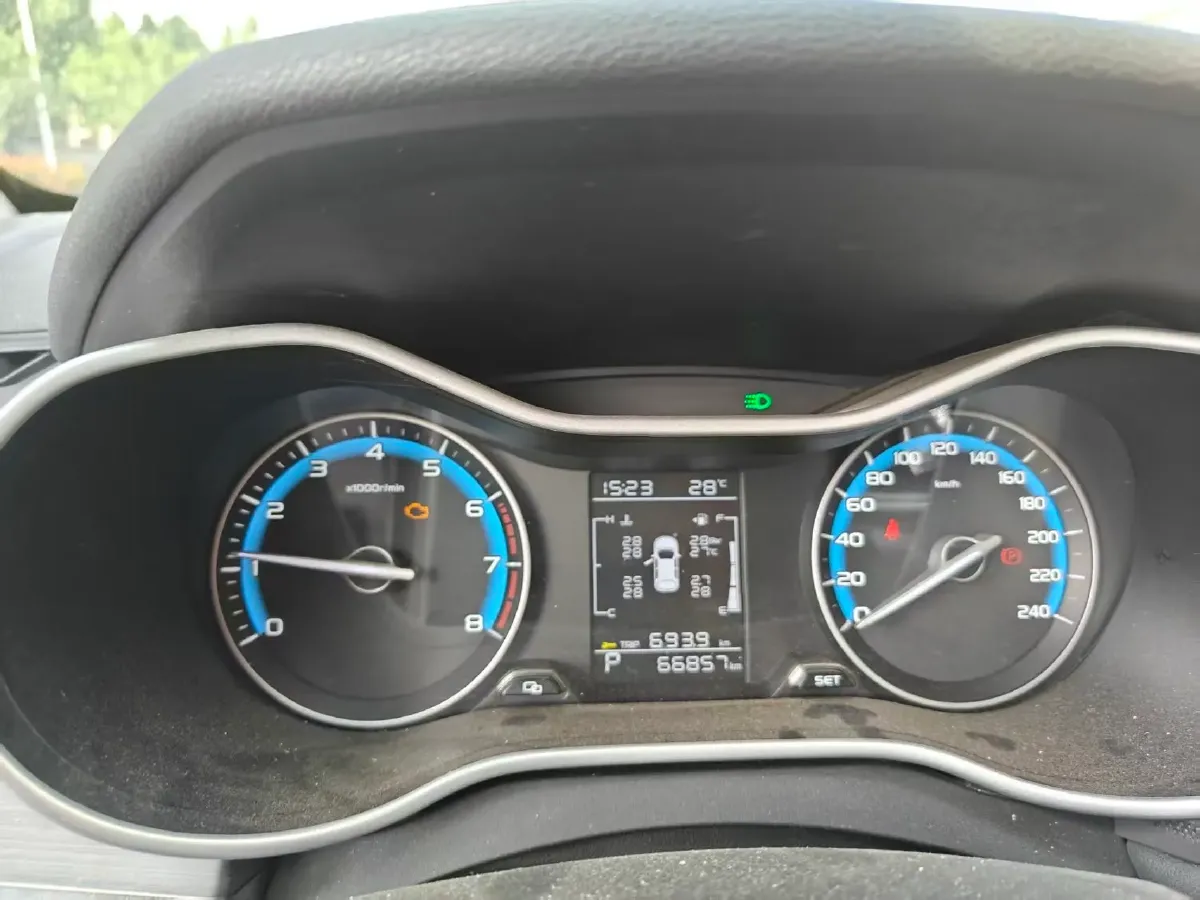 2021 BaoJun 530 1.5T 147HP L4 CVT,autocango,china used car exporter,china ev exporter,chinese used car exporter,chinese used ev exporter