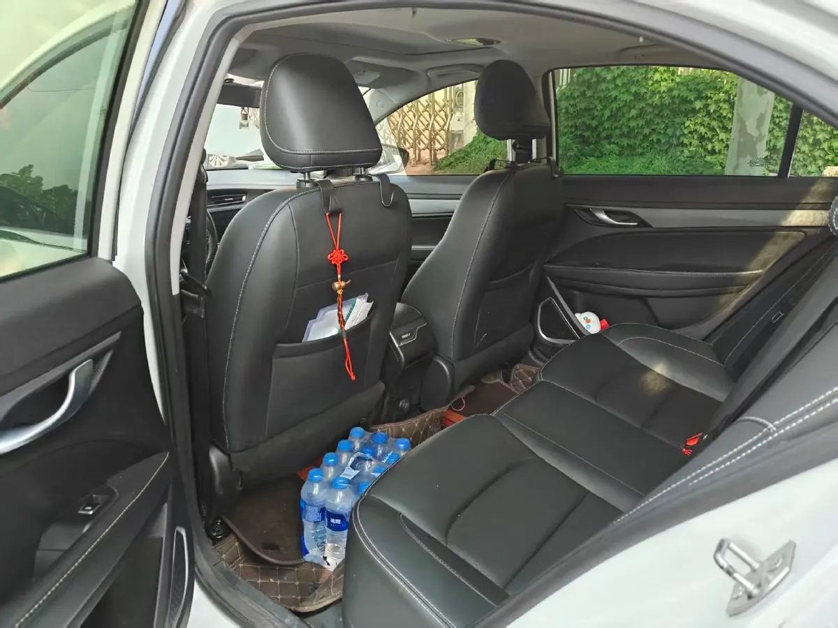 2021 BaoJun 530 1.5T 147HP L4 CVT,autocango,china used car exporter,china ev exporter,chinese used car exporter,chinese used ev exporter