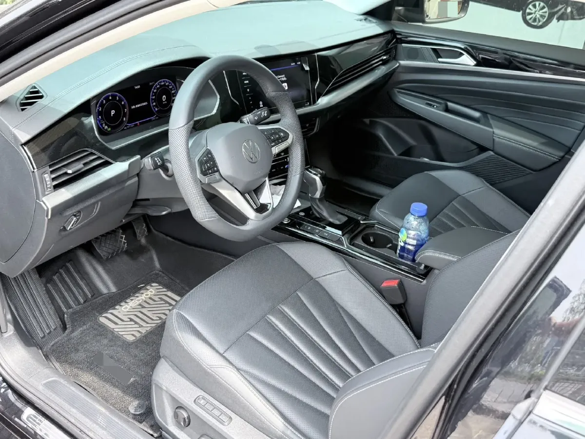 2025 Volkswagen Passat 2.0T 220HP L4 7DCT,autocango,china used car exporter,china ev exporter,chinese used car exporter,chinese used ev exporter