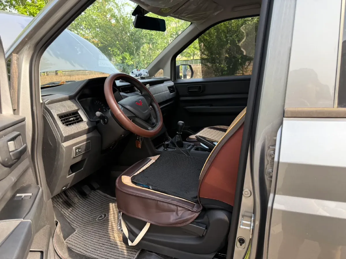 2021 WuLing HongGuang Plus 1.5L 99HP L4 6MT,autocango,china used car exporter,china ev exporter,chinese used car exporter,chinese used ev exporter