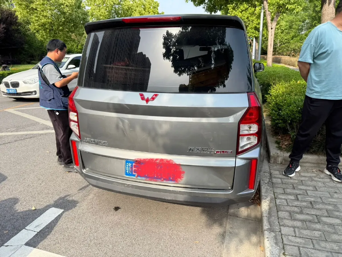 2021 WuLing HongGuang Plus 1.5L 99HP L4 6MT,autocango,china used car exporter,china ev exporter,chinese used car exporter,chinese used ev exporter