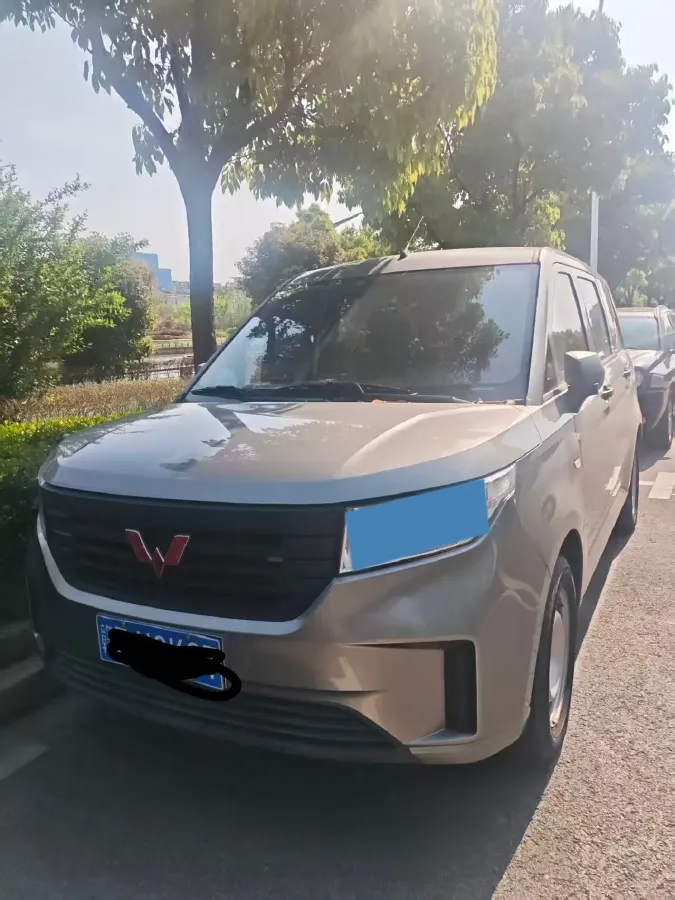 2021 WuLing HongGuang Plus 1.5L 99HP L4 6MT,autocango,china used car exporter,china ev exporter,chinese used car exporter,chinese used ev exporter