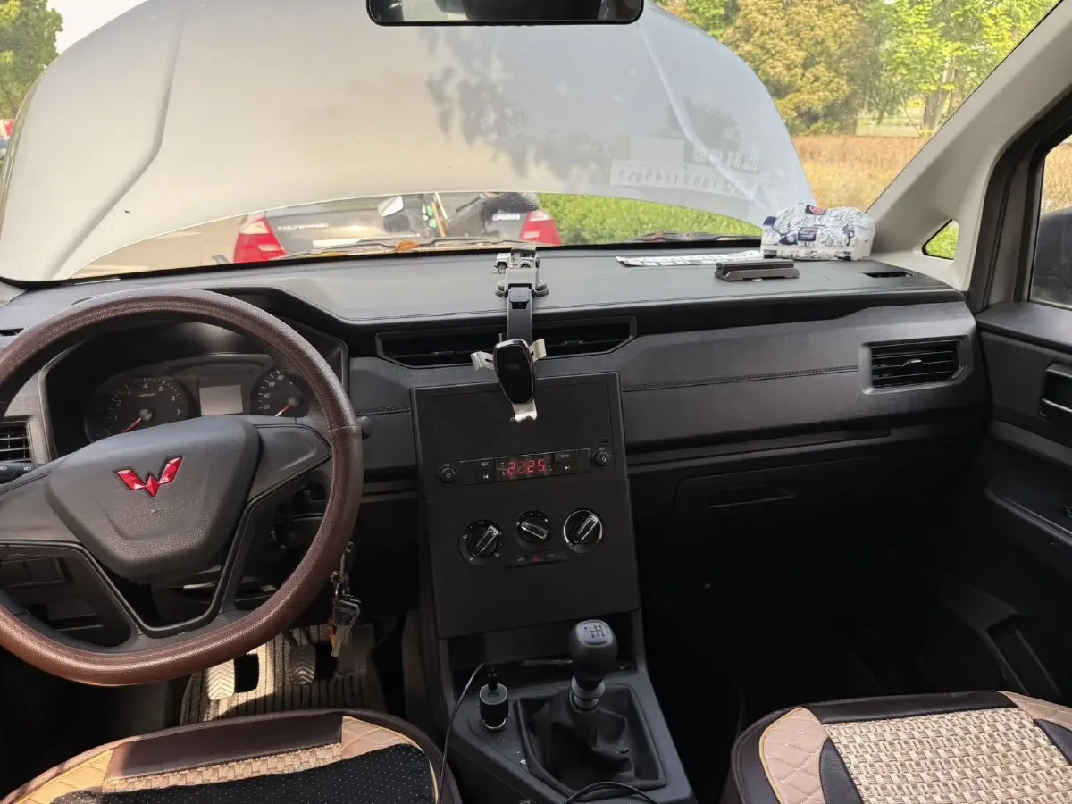 2021 WuLing HongGuang Plus 1.5L 99HP L4 6MT,autocango,china used car exporter,china ev exporter,chinese used car exporter,chinese used ev exporter