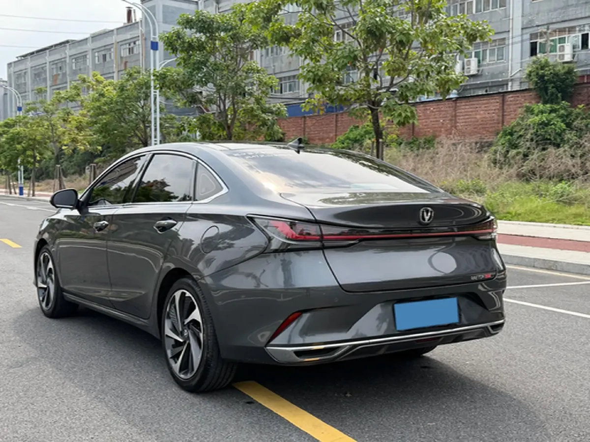 2023 ChangAn Raeton Plus 1.5T 188HP L4 7DCT,autocango,china used car exporter,china ev exporter,chinese used car exporter,chinese used ev exporter