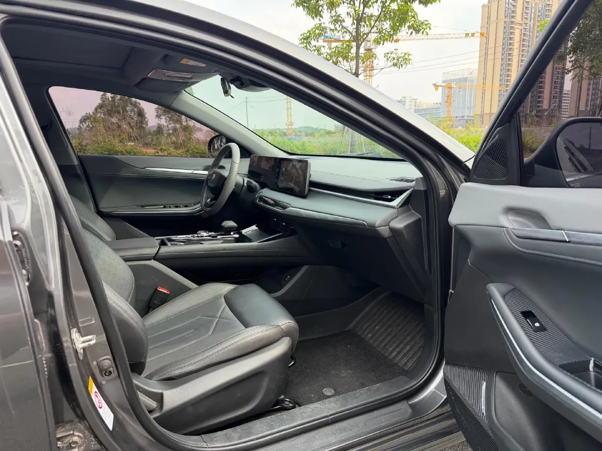 2023 ChangAn Raeton Plus 1.5T 188HP L4 7DCT,autocango,china used car exporter,china ev exporter,chinese used car exporter,chinese used ev exporter