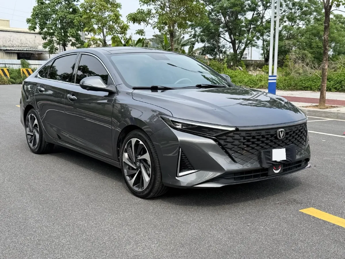 2023 ChangAn Raeton Plus 1.5T 188HP L4 7DCT,autocango,china used car exporter,china ev exporter,chinese used car exporter,chinese used ev exporter