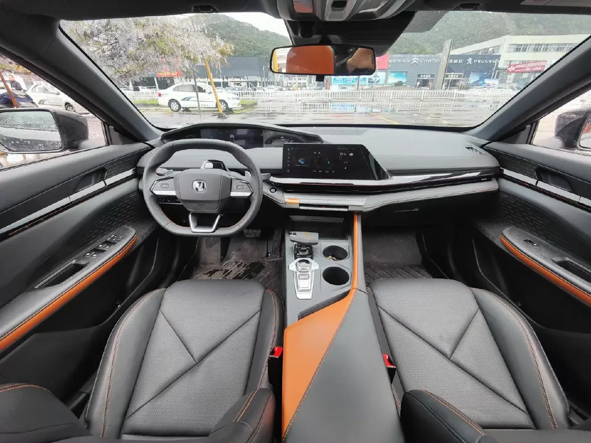 2022 ChangAn UNI-V 1.5T 188HP L4 7DCT,autocango,china used car exporter,china ev exporter,chinese used car exporter,chinese used ev exporter