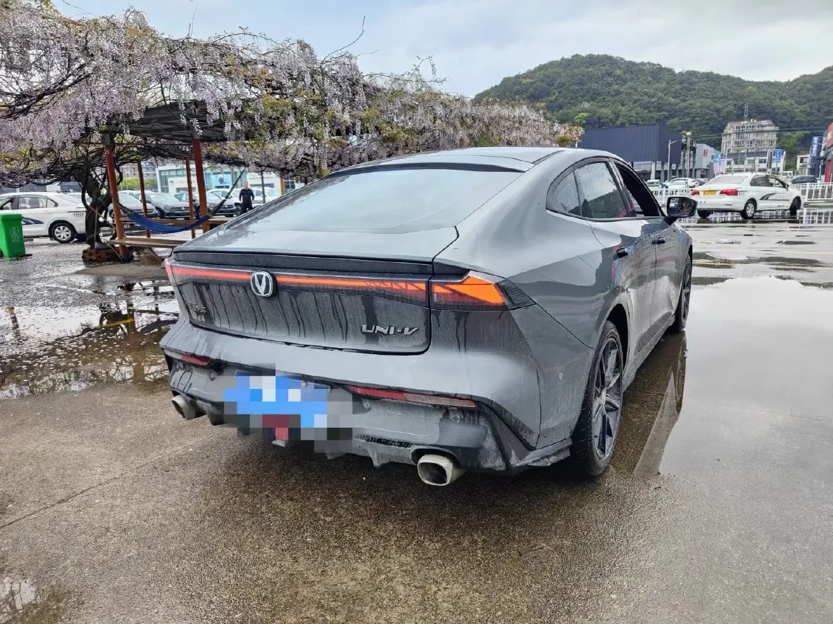 2022 ChangAn UNI-V 1.5T 188HP L4 7DCT,autocango,china used car exporter,china ev exporter,chinese used car exporter,chinese used ev exporter