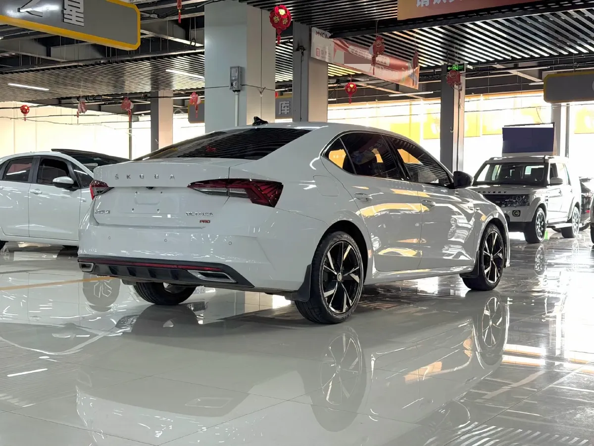 2022 Skoda Octavia 1.4T 150HP L4 7DCT,autocango,china used car exporter,china ev exporter,chinese used car exporter,chinese used ev exporter