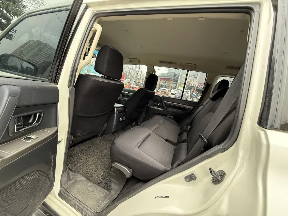 2020 Mitsubishi Pajero 3.0L 174HP V6 5AT,autocango,china used car exporter,china ev exporter,chinese used car exporter,chinese used ev exporter