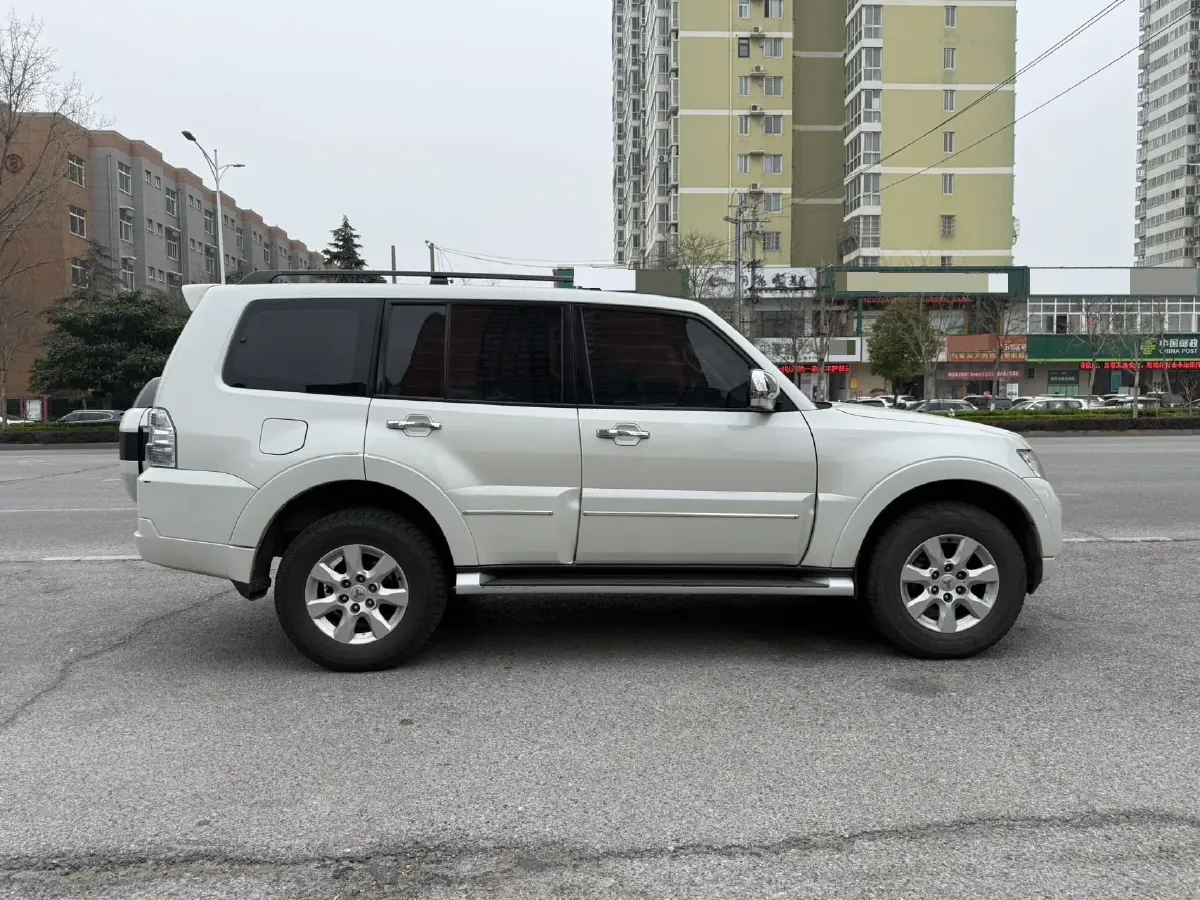 2020 Mitsubishi Pajero 3.0L 174HP V6 5AT,autocango,china used car exporter,china ev exporter,chinese used car exporter,chinese used ev exporter