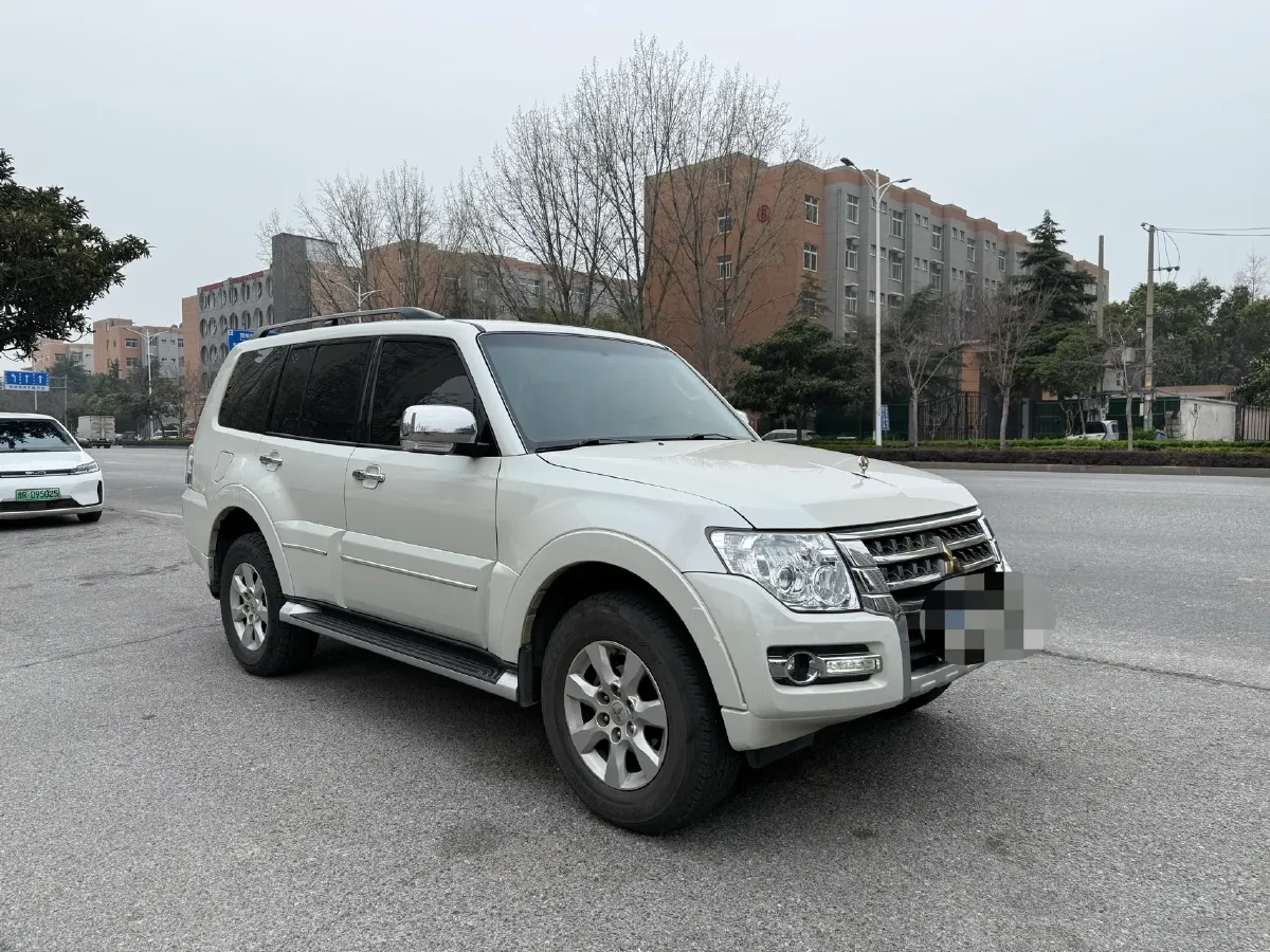 2020 Mitsubishi Pajero 3.0L 174HP V6 5AT,autocango,china used car exporter,china ev exporter,chinese used car exporter,chinese used ev exporter
