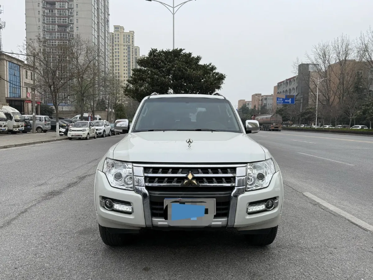 2020 Mitsubishi Pajero 3.0L 174HP V6 5AT,autocango,china used car exporter,china ev exporter,chinese used car exporter,chinese used ev exporter