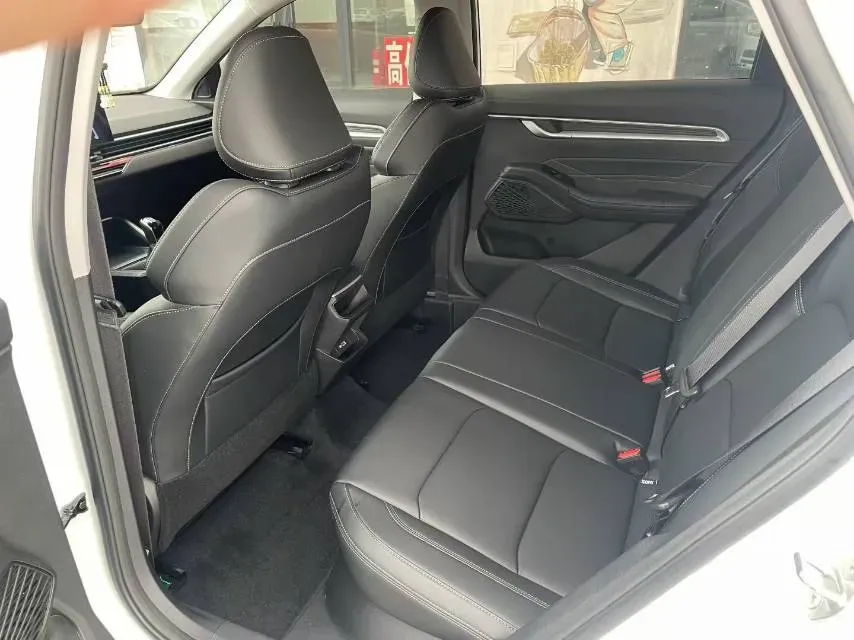 2025 Geely Emgrand 1.5L 127HP L4 5MT,autocango,china used car exporter,china ev exporter,chinese used car exporter,chinese used ev exporter