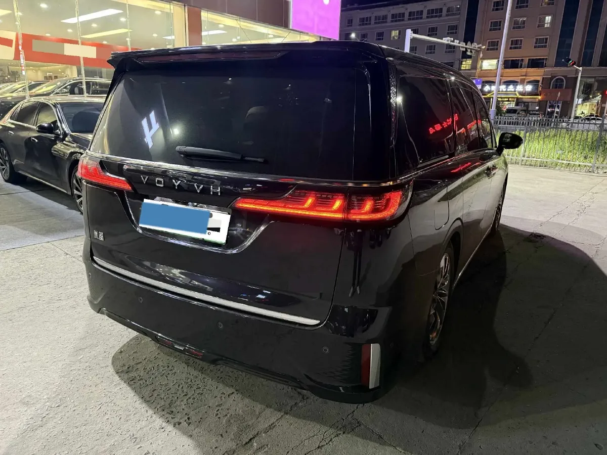 2024 Voyah Dream 1.5T 150HP L4 PHEV 43KWH,autocango,china used car exporter,china ev exporter,chinese used car exporter,chinese used ev exporter