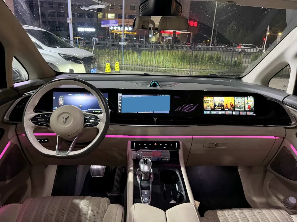 2024 Voyah Dream 1.5T 150HP L4 PHEV 43KWH,autocango,china used car exporter,china ev exporter,chinese used car exporter,chinese used ev exporter