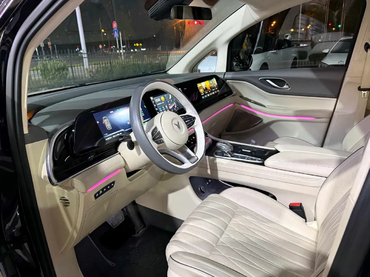 2024 Voyah Dream 1.5T 150HP L4 PHEV 43KWH,autocango,china used car exporter,china ev exporter,chinese used car exporter,chinese used ev exporter